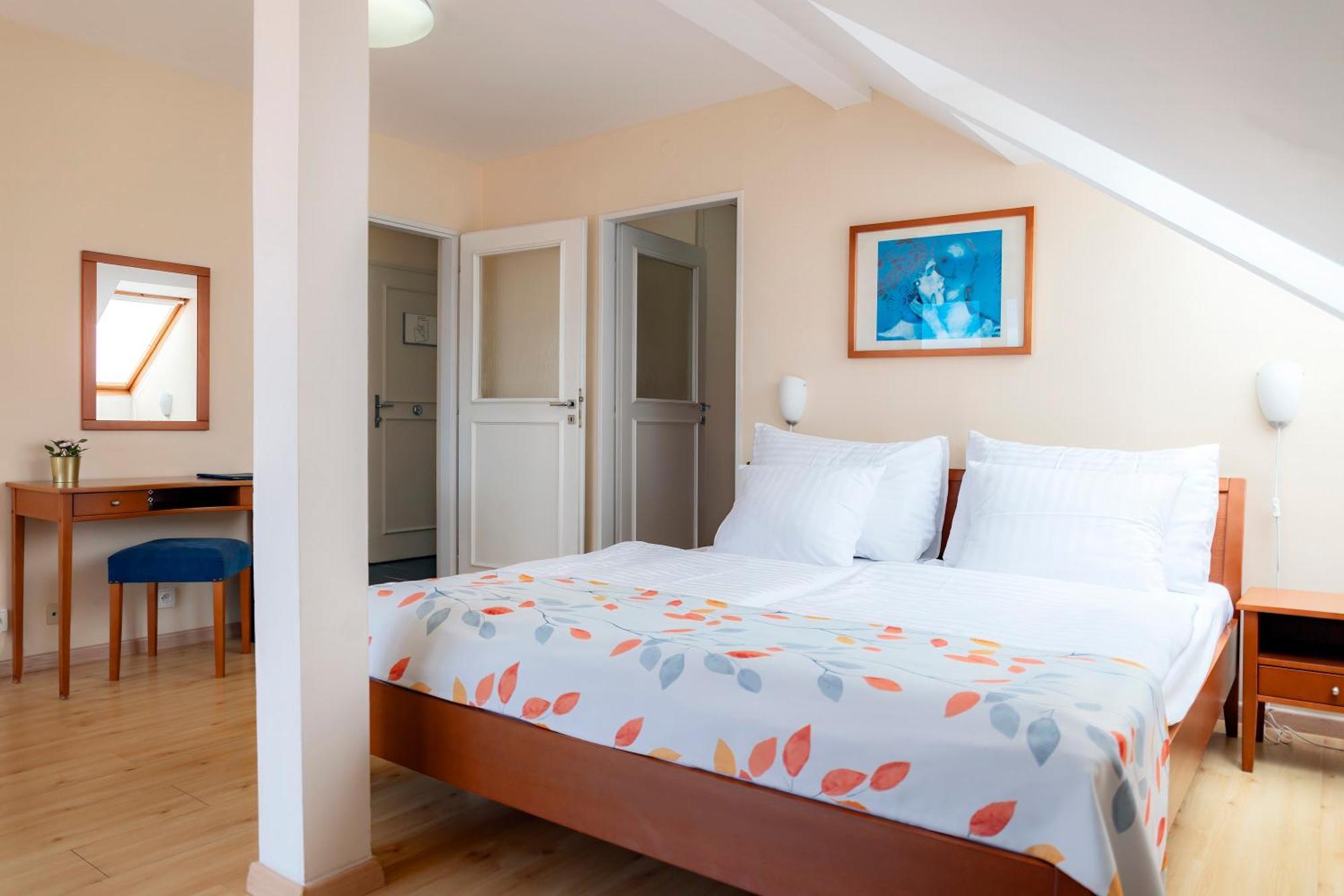 פראג Hotel Orion מראה חיצוני תמונה